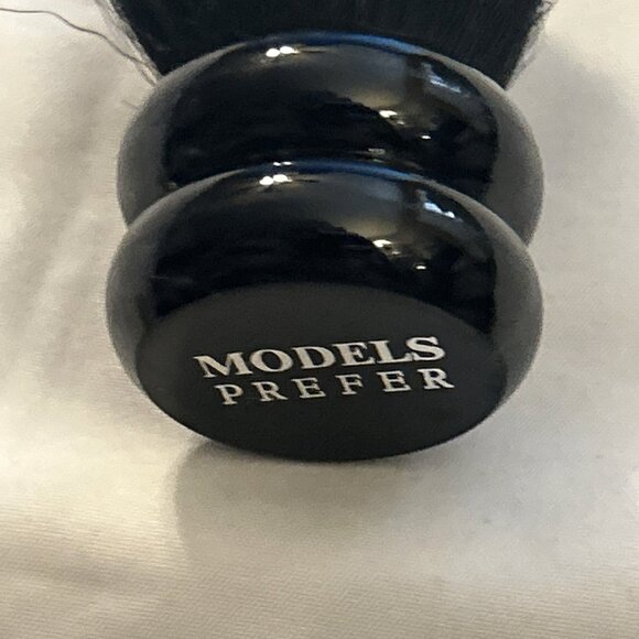 Models Prefer Kabuki makeup brush Face Powder Blush Bronzer Black handle new - Picture 4 of 8